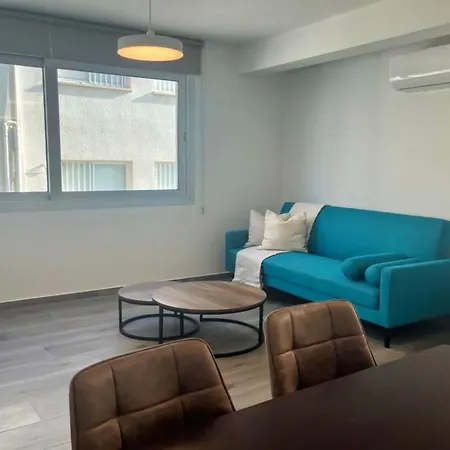 Phaedrus Living Coral Tranquility Apartment
