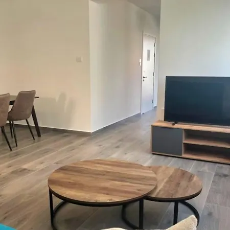 Apartment Phaedrus Living Coral Tranquility *
